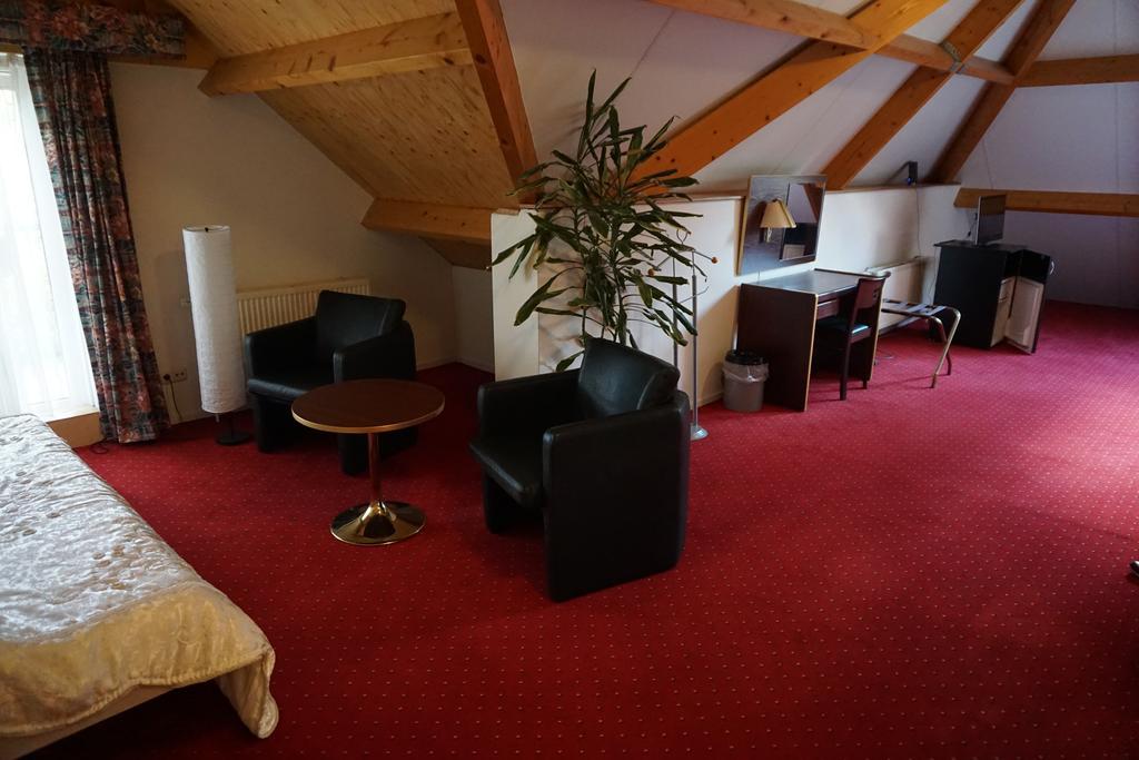 Lucy'S Inn Eesergroen Екстериор снимка