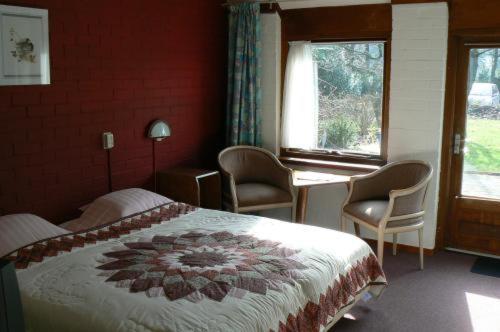 Lucy'S Inn Eesergroen Екстериор снимка