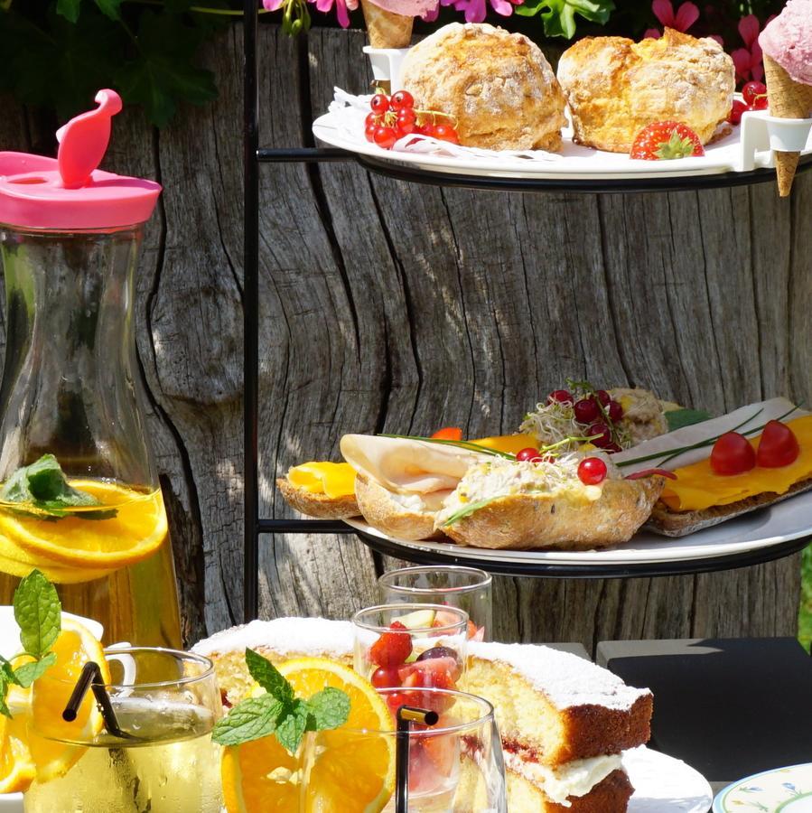 Lucy'S Inn Eesergroen Екстериор снимка